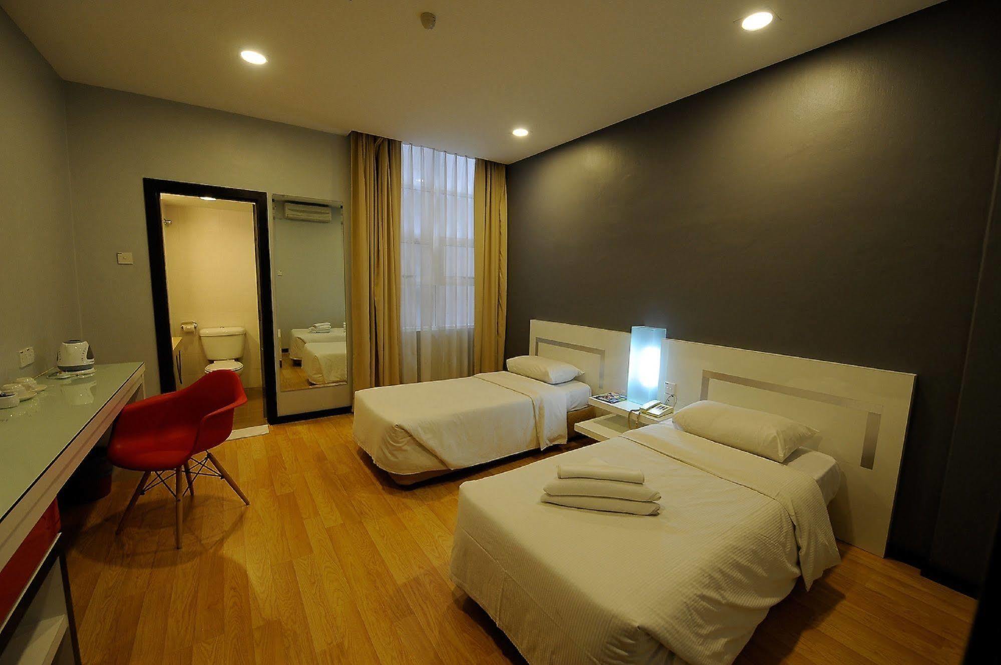 Oyo 232 The Suraya Hotel Kuantan Esterno foto