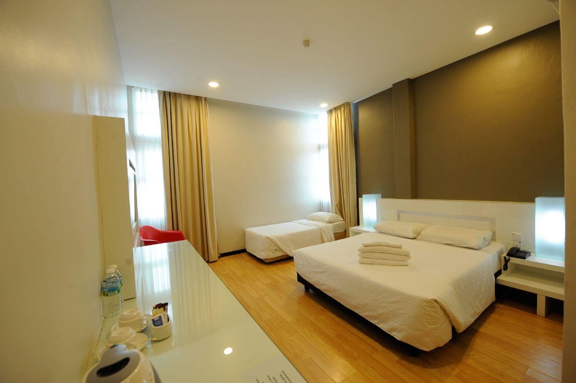 Oyo 232 The Suraya Hotel Kuantan Esterno foto