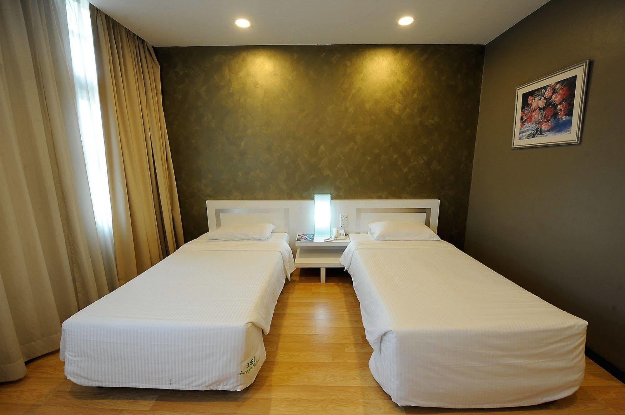 Oyo 232 The Suraya Hotel Kuantan Esterno foto