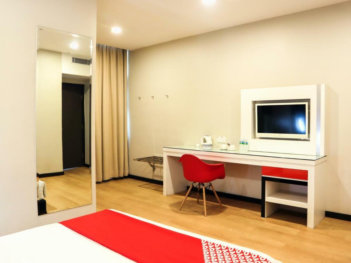 Oyo 232 The Suraya Hotel Kuantan Esterno foto